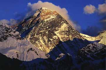 Everest Book - Nepal: Kathmandu Valley, Chitwan, Annapurna, Mustang, Everest (Lonely Planet Pictorial) - Everest Sunset from Gokyo